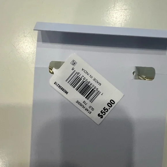 NWT-Kendra Scott Star Huggie Earrings in Gold - Picture 7 of 10